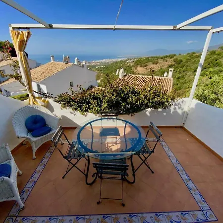 Views, Comfort And Location דירה *